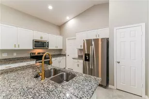 914 NE 13th Pl, Cape Coral, FL 33909 - Photo 5