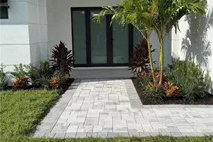 911 Asher St E, Lehigh Acres, FL 33974 - Photo 5