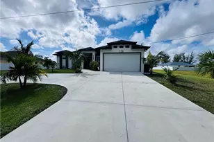 528 Jacaranda Pkwy E, Cape Coral, FL 33909 - Photo 9
