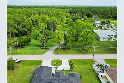 528 Jacaranda Pkwy E, Cape Coral, FL 33909 - Photo 7