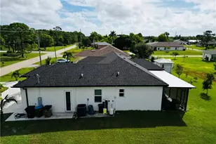 528 Jacaranda Pkwy E, Cape Coral, FL 33909 - Photo 3
