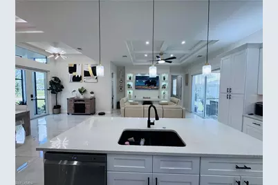 528 Jacaranda Pkwy E, Cape Coral, FL 33909 - Photo 25