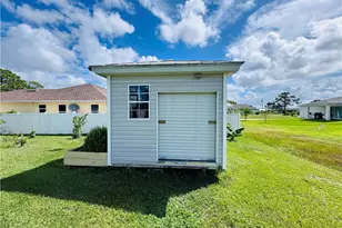 528 Jacaranda Pkwy E, Cape Coral, FL 33909 - Photo 49