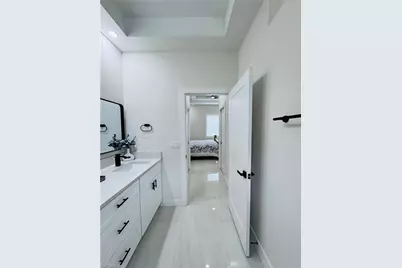 528 Jacaranda Pkwy E, Cape Coral, FL 33909 - Photo 33