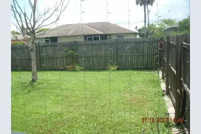 522/524 NE 24th Pl, Cape Coral, FL 33909 - Photo 3