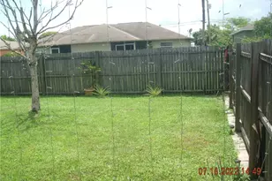 522/524 NE 24th Pl, Cape Coral, FL 33909 - Photo 3