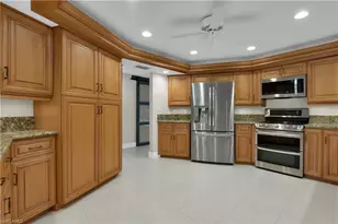 491 Cypress Way E, Naples, FL 34110 - Photo 7