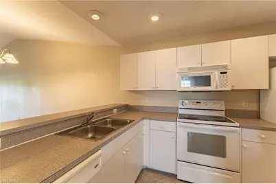 717 SE 8th St, Cape Coral, FL 33990 - Photo 9