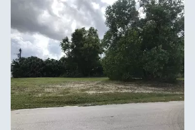 916 SE 8th Ter, Cape Coral, FL 33990 - Photo 3