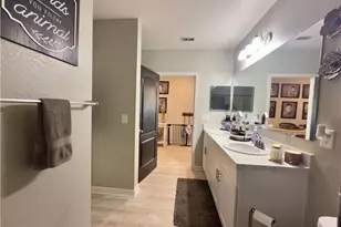 713 NW 37th Pl, Cape Coral, FL 33993 - Photo 5