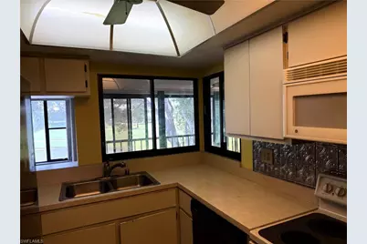 5650 Trailwinds Dr #124, Fort Myers, FL 33907 - Photo 11