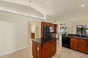 920 SW 4th Pl, Cape Coral, FL 33991 - Photo 17