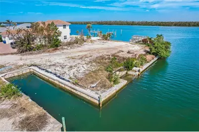 474 Washington Ct, Fort Myers Beach, FL 33931 - Photo 7