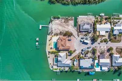 474 Washington Ct, Fort Myers Beach, FL 33931 - Photo 3
