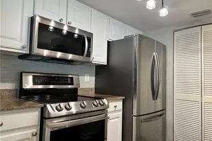 4105 Residence Drive, Fort Myers, FL 33901 - Photo 3