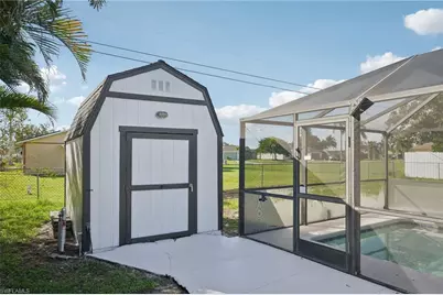 2128 NE 9th Pl, Cape Coral, FL 33909 - Photo 27