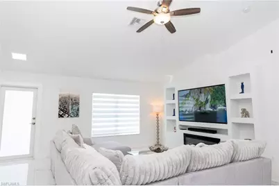 4623 Jacaranda Pkwy W, Cape Coral, FL 33993 - Photo 5