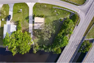 1747 Beverly Dr, Naples, FL 34114 - Photo 27