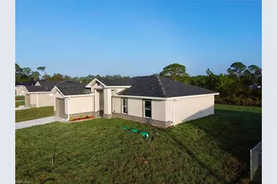 2905 38th St W, Lehigh Acres, FL 33971 - Photo 3