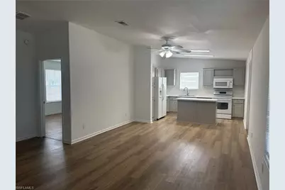 121 NE 11th Pl, Cape Coral, FL 33909 - Photo 9