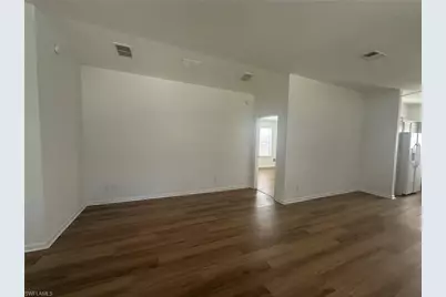 121 NE 11th Pl, Cape Coral, FL 33909 - Photo 5