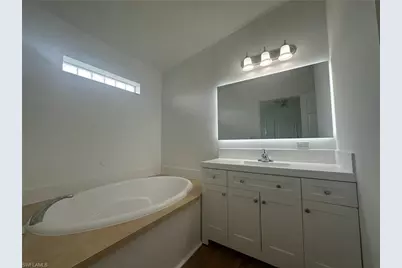 121 NE 11th Pl, Cape Coral, FL 33909 - Photo 23