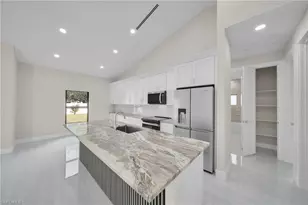 205 NE 9th Pl, Cape Coral, FL 33909 - Photo 25