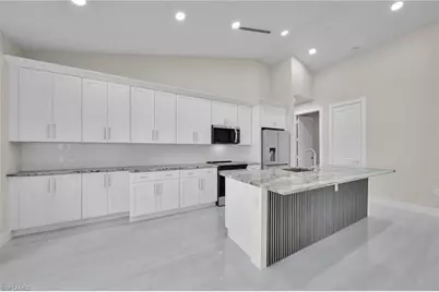 205 NE 9th Pl, Cape Coral, FL 33909 - Photo 13