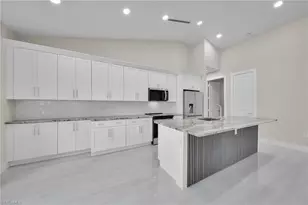 205 NE 9th Pl, Cape Coral, FL 33909 - Photo 13