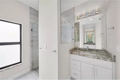 205 NE 9th Pl, Cape Coral, FL 33909 - Photo 23