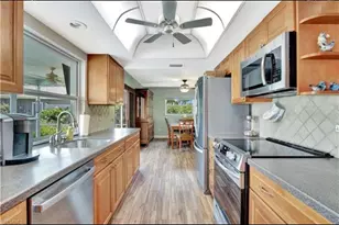 421 Marathon Ct, Naples, FL 34112 - Photo 15