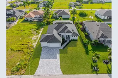 821 NW 37th Pl, Cape Coral, FL 33993 - Photo 3
