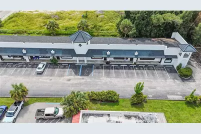 1621 N Tamiami Trl #6, North Fort Myers, FL 33903 - Photo 1