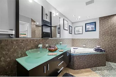 121 NE 11th Ter, Cape Coral, FL 33909 - Photo 15