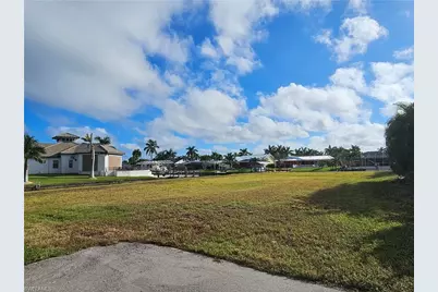 849 Montclaire Ct, Cape Coral, FL 33904 - Photo 3