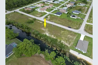 818 NE 32nd Ln, Cape Coral, FL 33909 - Photo 17