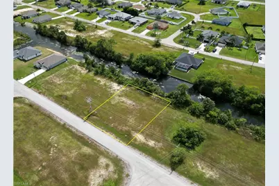 818 NE 32nd Ln, Cape Coral, FL 33909 - Photo 23