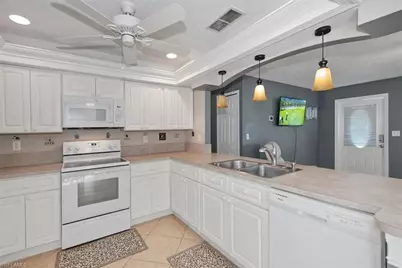 31 NE 10th Ave, Cape Coral, FL 33909 - Photo 9