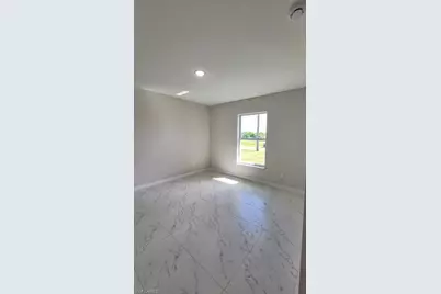 8038 Sunrise Cir, Labelle, FL 33935 - Photo 9