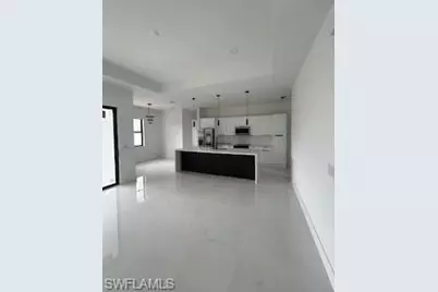 2610 NE 1st Pl, Cape Coral, FL 33909 - Photo 5