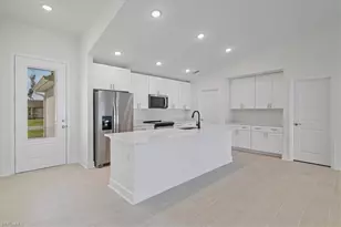 505 SW 25th Ln, Cape Coral, FL 33914 - Photo 3