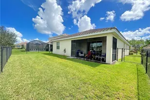 2571 Laurentina Ln, Cape Coral, FL 33909 - Photo 33