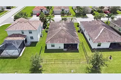 2571 Laurentina Ln, Cape Coral, FL 33909 - Photo 37