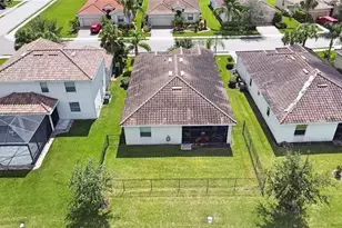 2571 Laurentina Ln, Cape Coral, FL 33909 - Photo 37