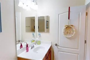 2571 Laurentina Ln, Cape Coral, FL 33909 - Photo 17