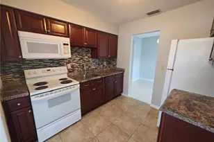 24 Temple Ct, Lehigh Acres, FL 33936 - Photo 5