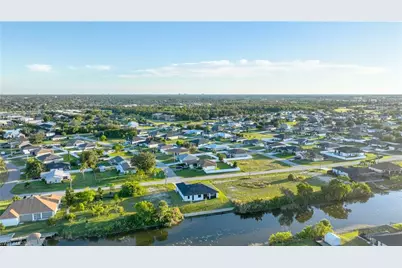 313 NE 5th Ter, Cape Coral, FL 33909 - Photo 5