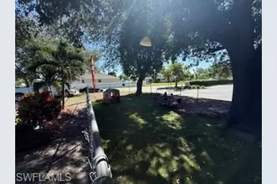 2722 SE Santa Barbara Pl, Cape Coral, FL 33904 - Photo 15