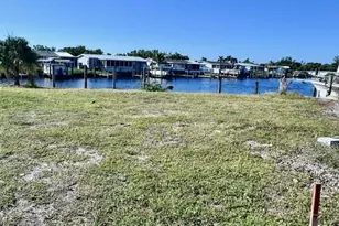 5563 Sir Walter Way, North Fort Myers, FL 33917 - Photo 7