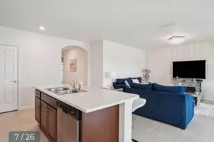 1009 Jacaranda Pkwy E, Cape Coral, FL 33909 - Photo 5